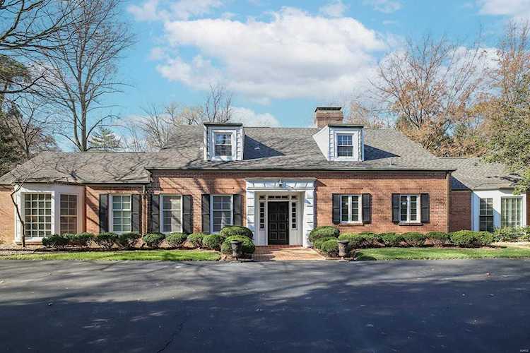 1 Robin Hill Ln Ladue, MO 63124