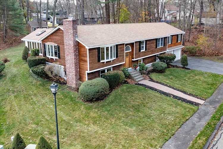 5 Evon Ln Middleton, MA 01949