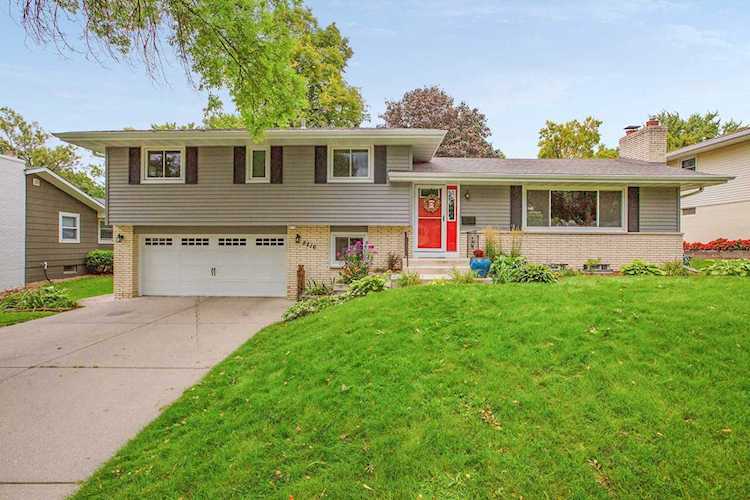 8216 39th Avenue N New Hope, MN 55427