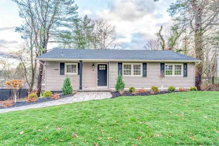 20 Robin Ln Kingston, NY 12401