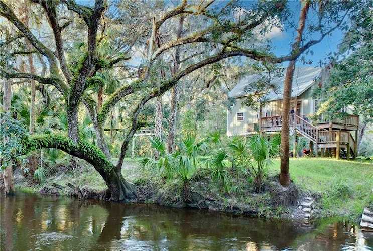4712 Lithia Pinecrest Rd Valrico, FL 33596