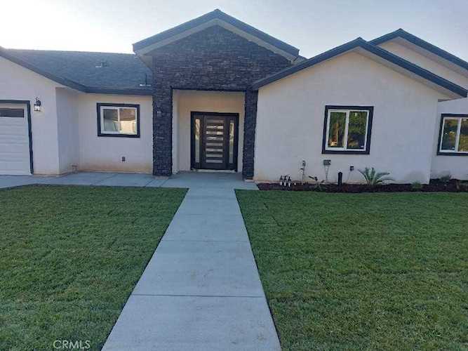 3920 La Hacienda Dr San Bernardino, CA 92404
