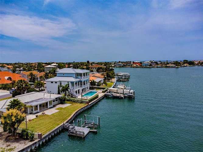 2244 Donato Dr Belleair Beach, FL 33786