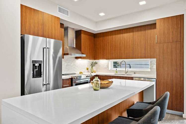 2875 B St San Diego, CA 92102