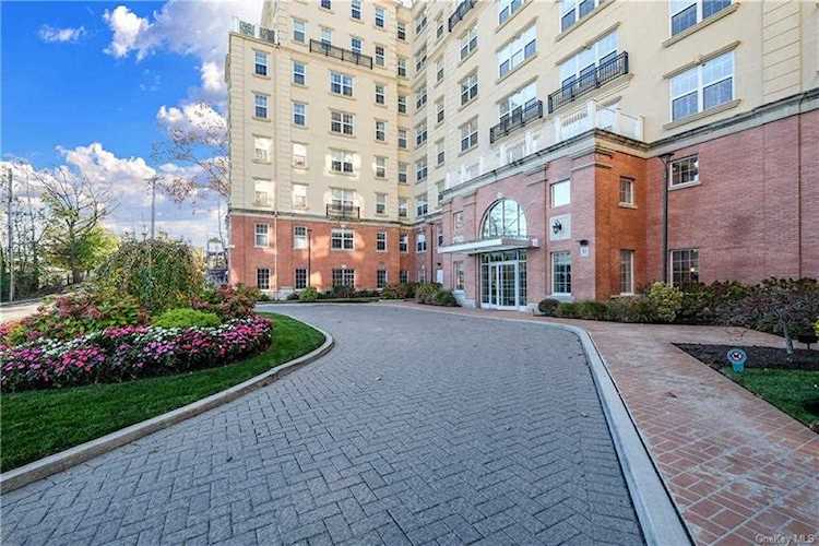 10 Byron Place #402 Larchmont, NY 10538