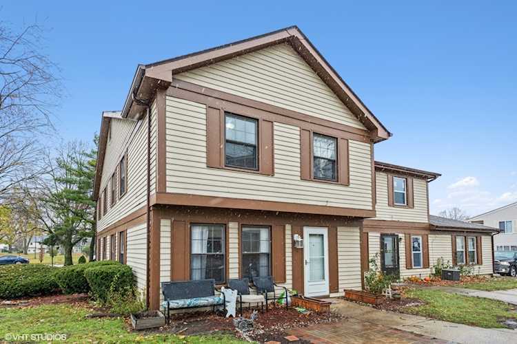 22B Fernwood Dr Bolingbrook, IL 60440
