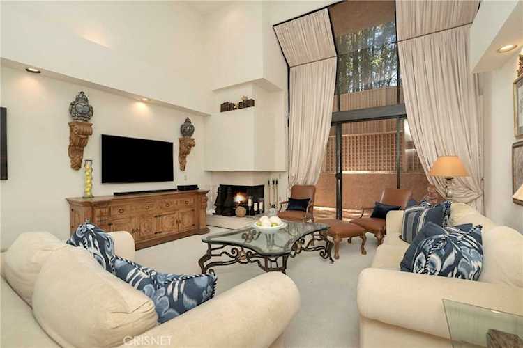 1520 S Beverly Glen Blvd #207 Los Angeles, CA 90024
