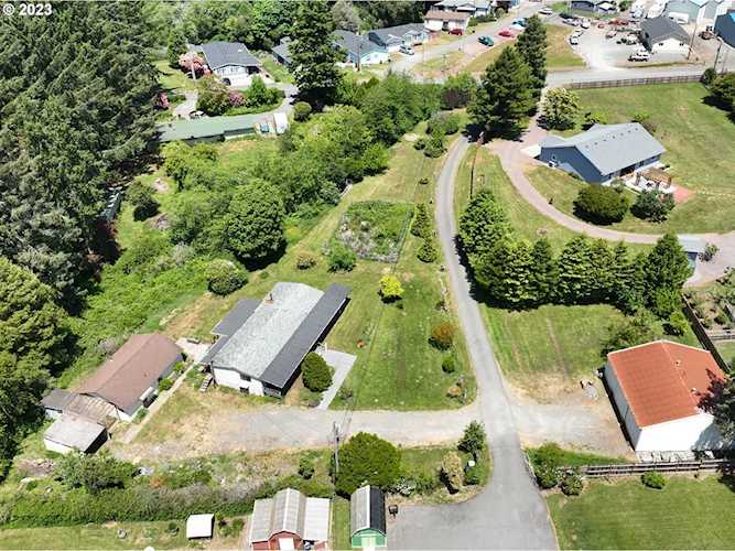 17574 Primrose LN Brookings, OR 97415