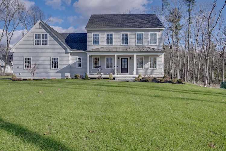 8 Hobart Ln Hollis, NH 03049