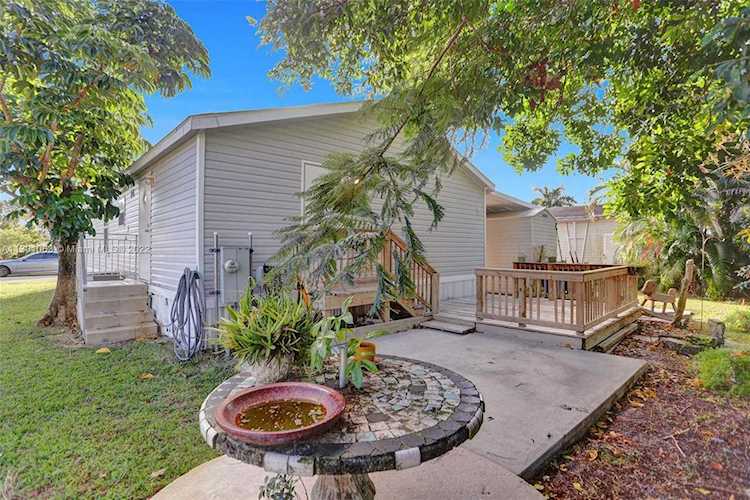 2001 SW 83rd Ter Davie, FL 33324