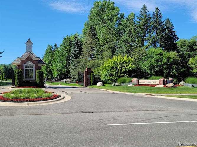 2596 Golf Crest Rochester Hills, MI 48309