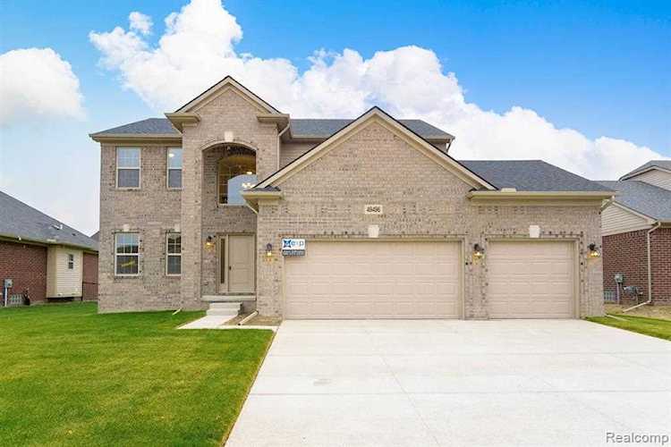 49496 Appaloosa Dr Macomb Twp, MI 48042
