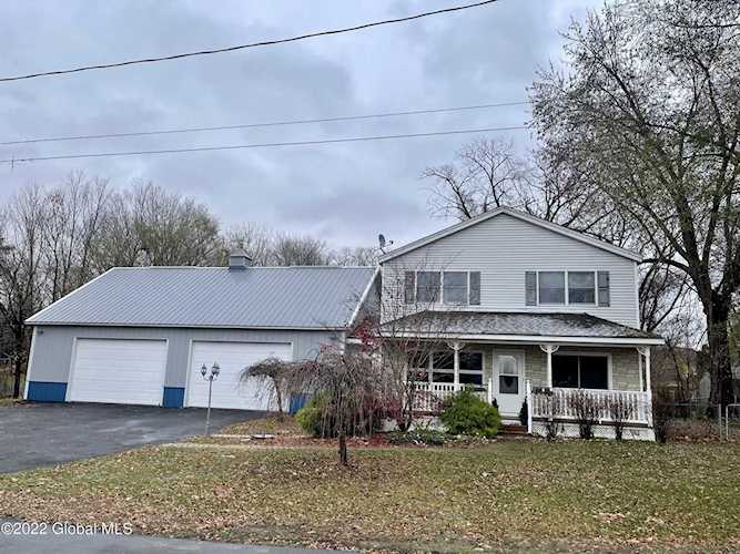 3 Geraldine Place Schenectady, NY 12309