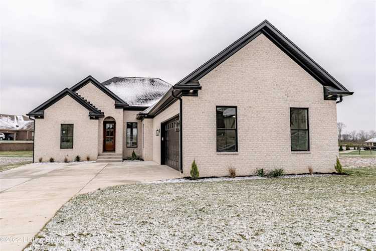 179 Cherokee Dr Shelbyville, KY 40065