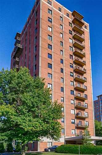 816 S Hanley Rd St Louis, MO 63105