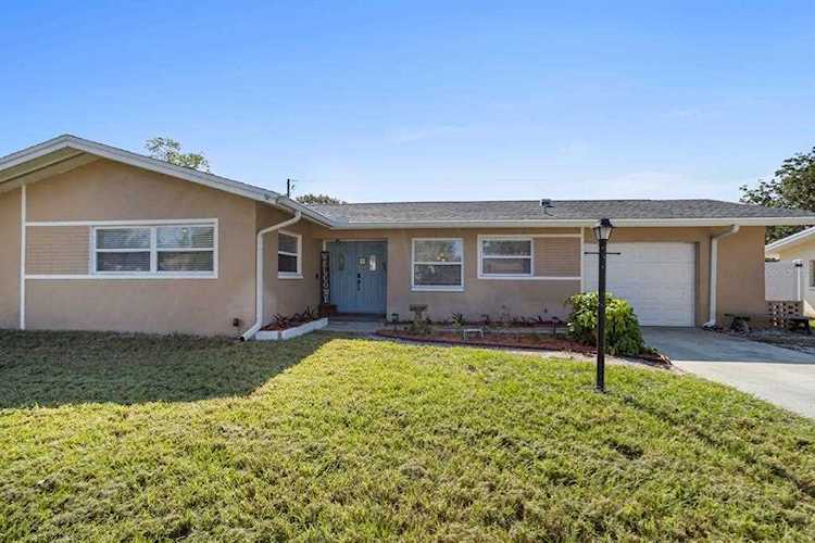13730 Barbados Dr Seminole, FL 33776