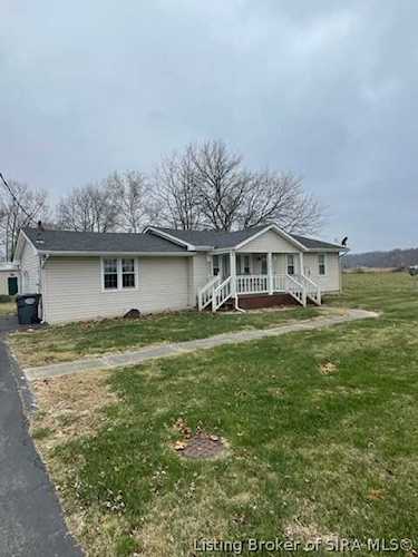 275 W Scott St Medora, IN 47260