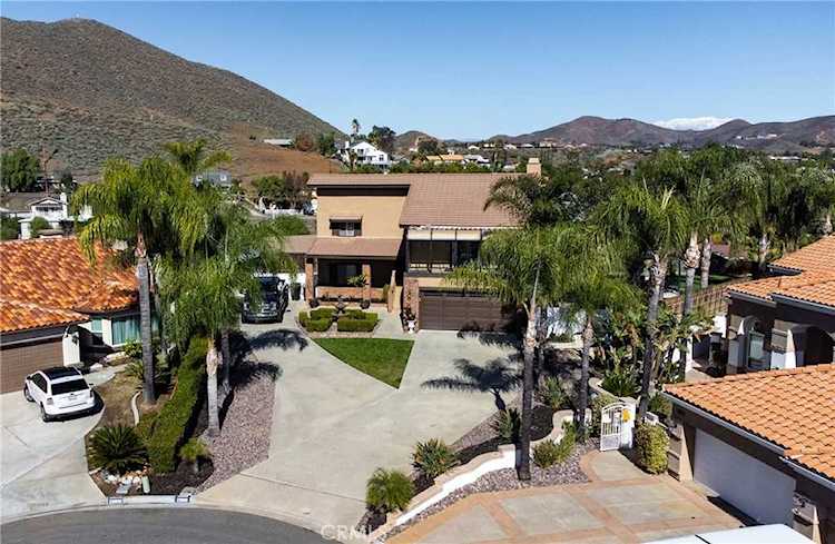 29816 Mayflower Dr Canyon Lake, CA 92587