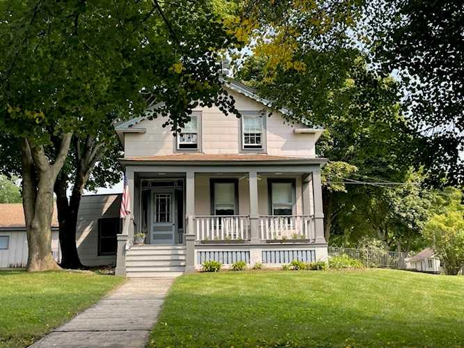 816 S 6th Ave St. Charles, IL 60174