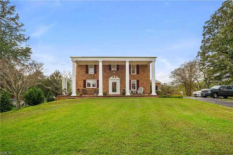 314 Lakeview Ln Carrollton, VA 23314