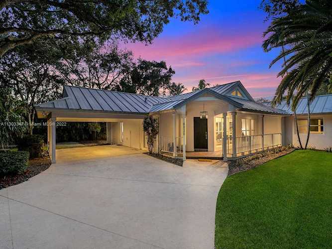 9030 SW 68th Ave Pinecrest, FL 33156