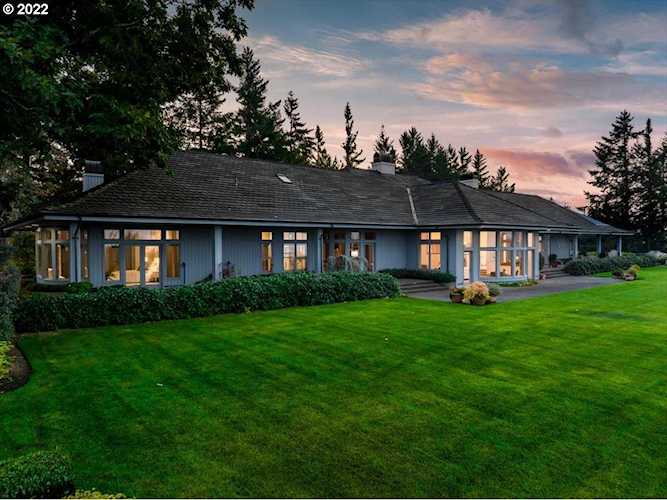 15740 S Outlook TER Oregon City, OR 97045