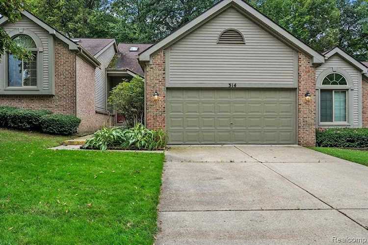 314 Texknoll Dr Brighton, MI 48116