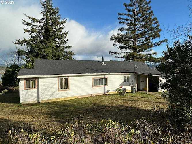 385 Wall North Bend, OR 97459