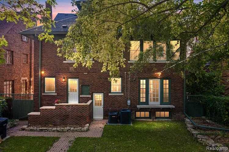 1936 W Boston Blvd Detroit, MI 48206 | MLS 2210099529 Photo 1