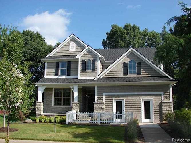 3005 Castlewood Ct Wixom, MI 48393