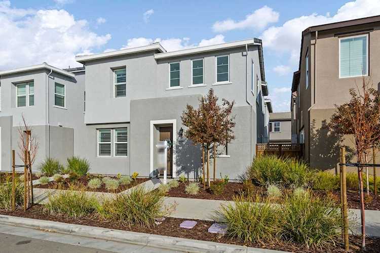 1553 Marina Drive Lathrop, CA 95330