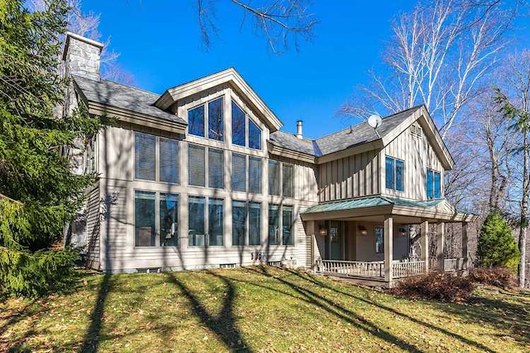 22 Mountain View Rd Winhall, VT 05340