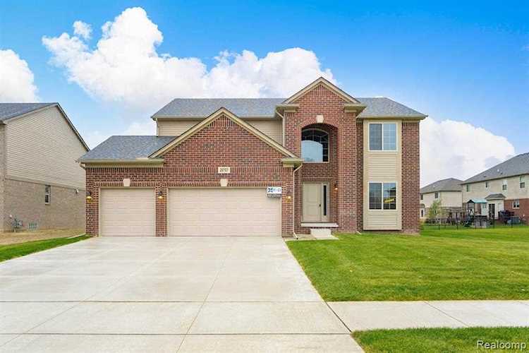 29707 Kevin Dr Chesterfield Twp, MI 48051