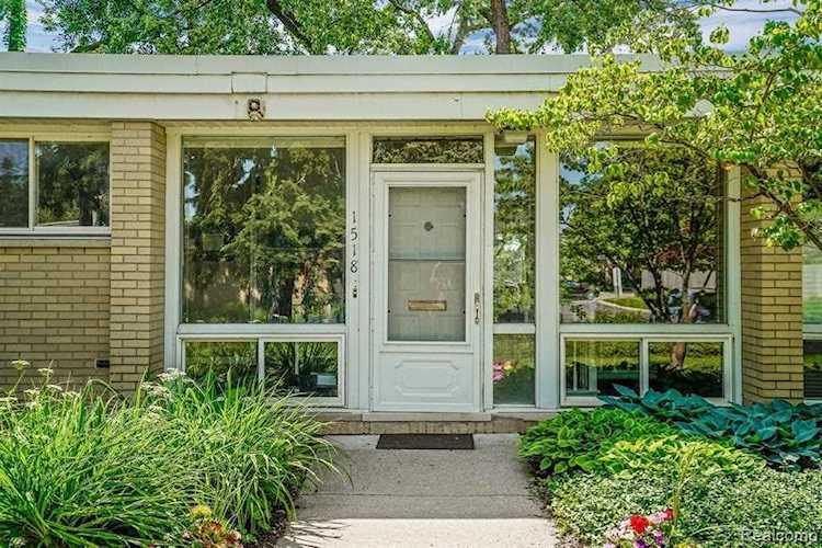 1518 Chateaufort Place Detroit, MI 48207 | MLS 2210042709 Photo 1