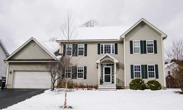 17 Tyler Dr Essex Junction, VT 05452
