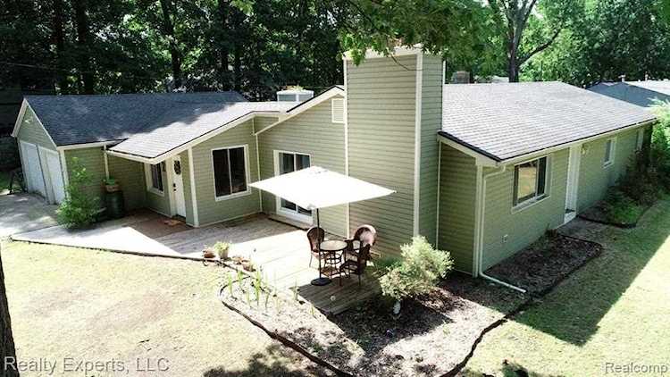 6490 Riverdale Rd Hamburg Twp, MI 48189 | MLS 20221015637 Photo 1