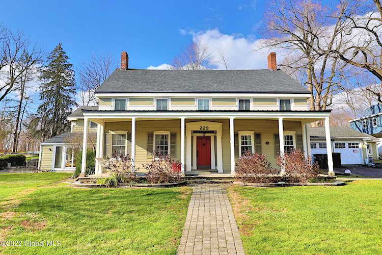 220 Oakwood Ave Troy, NY 12182