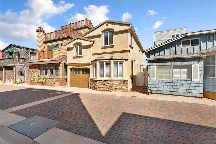 56 B Surfside Ave Surfside, CA 90743