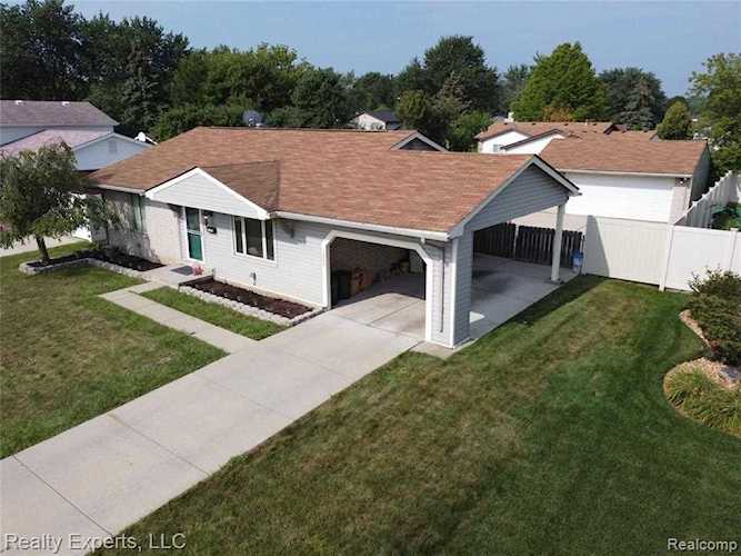 18354 Winwood Ave Brownstown Twp, MI 48193 | MLS 2210066070 Photo 1