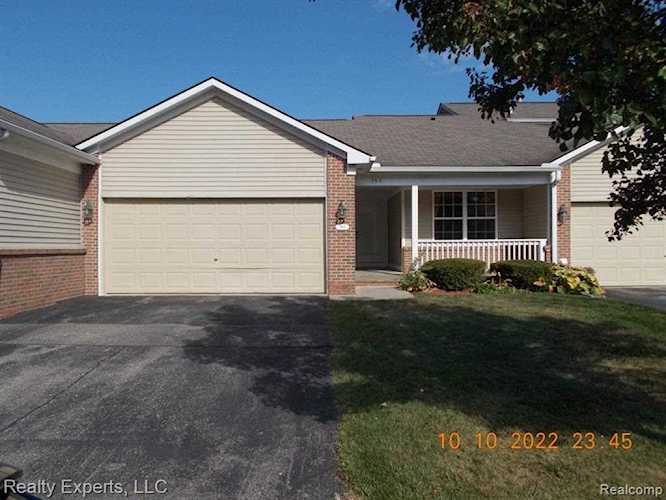 380 Benjamin Dr Ypsilanti Twp, MI 48198 | MLS 20221053473 Photo 1
