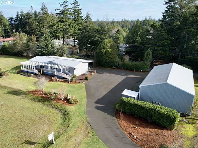 87917 Auction Barn LN Bandon, OR 97411
