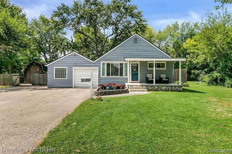 1741 Brandt St Garden City, MI 48135 home for sale, MLS#20221034344 | Dwellings Michigan Real Estate Photo 1