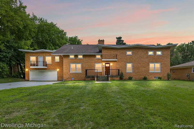 20999 Mcclung Ave Southfield, MI 48075 home for sale, MLS#20221018463 | Dwellings Michigan Real Estate Photo 1