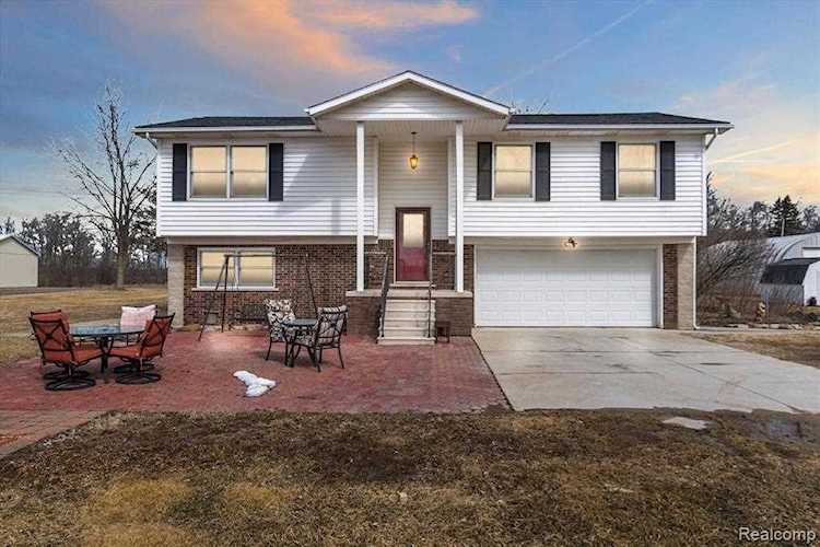 1820 Hack Rd York Twp, MI 48160 | MLS 2220017899 Photo 1