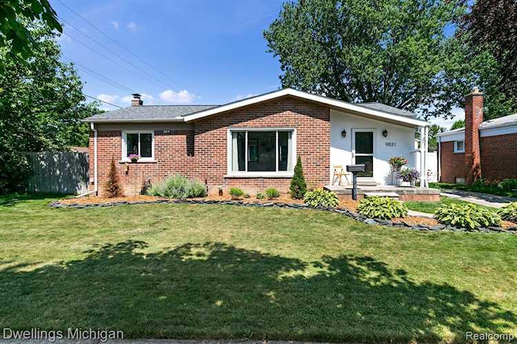 9031 Texas St Livonia, MI 48150 home for sale, MLS#20221020489 | Dwellings Michigan Real Estate Photo 1