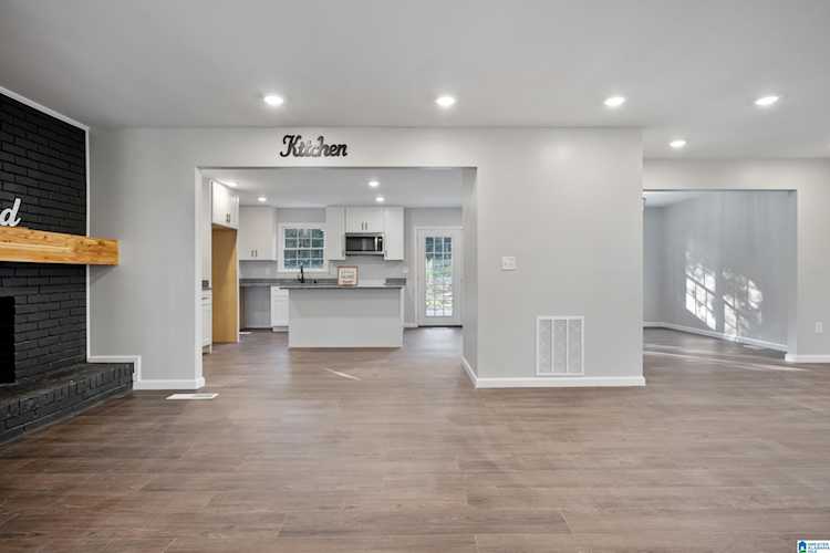 2464 Jamestown Drive Hoover, AL 35226