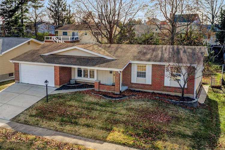4678 Baybrook Dr St Louis, MO 63123 | MLS 22069418 Photo 1