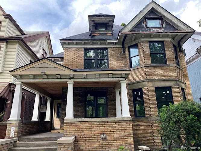394 E Grand Boulevard Blvd Detroit, MI 48207 | MLS 2210089270 Photo 1