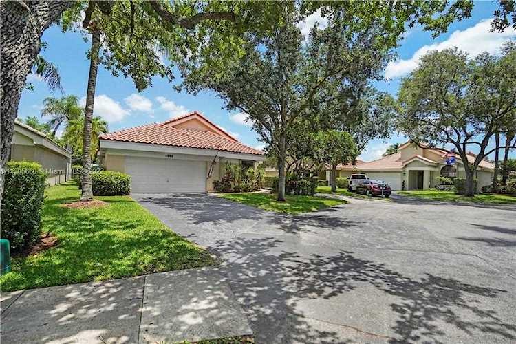 1882 NW 97th Ave Plantation, FL 33322