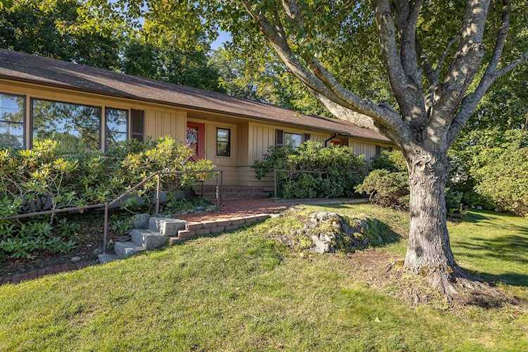 Bean Group | 14 Cowell Dr Durham 03824 NH | home for sale Photo 1